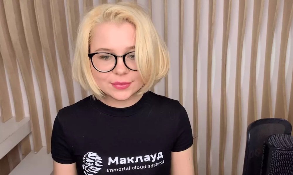 Хостинг «Маклауд» нанял вебкам-модель для проведения рекламных трансляций_4