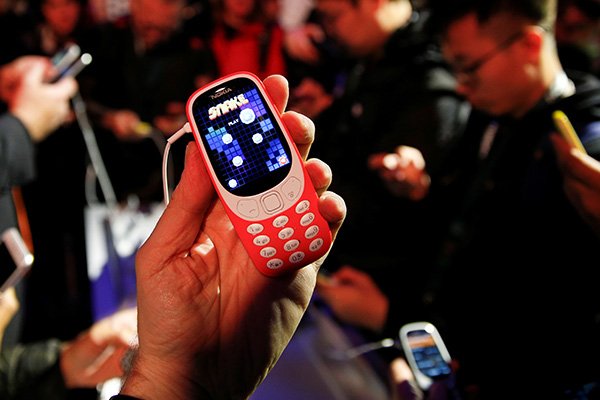 Релиз Nokia 3310, длинный смартфон от LG, странные девайсы от Motorola&nbsp;—&nbsp;обзор событий первого дня конференции Mobile World Congress 2017_3