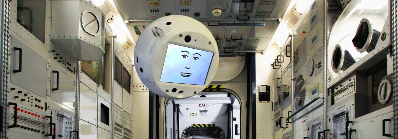 Обложка: SpaceX отправила на МКС робота-помощника CIMON