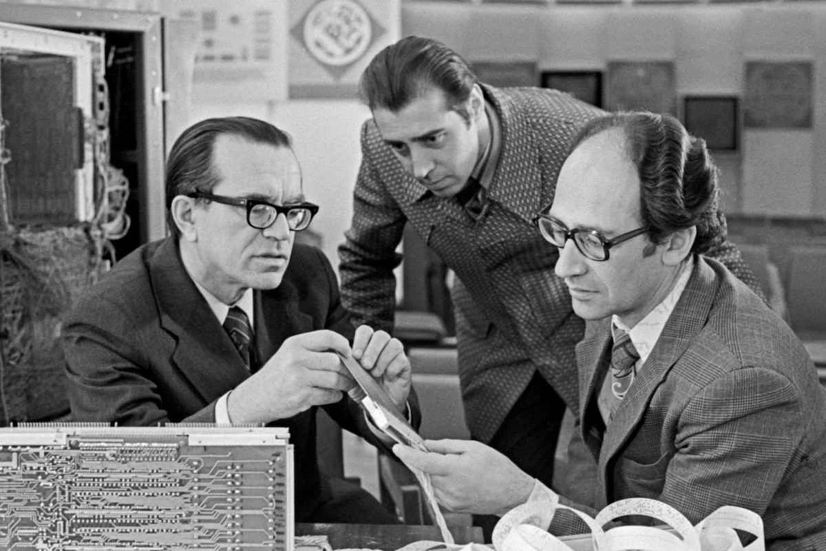 История российского IT: 7 фактов от советских ЭВМ до Горбушки_23
