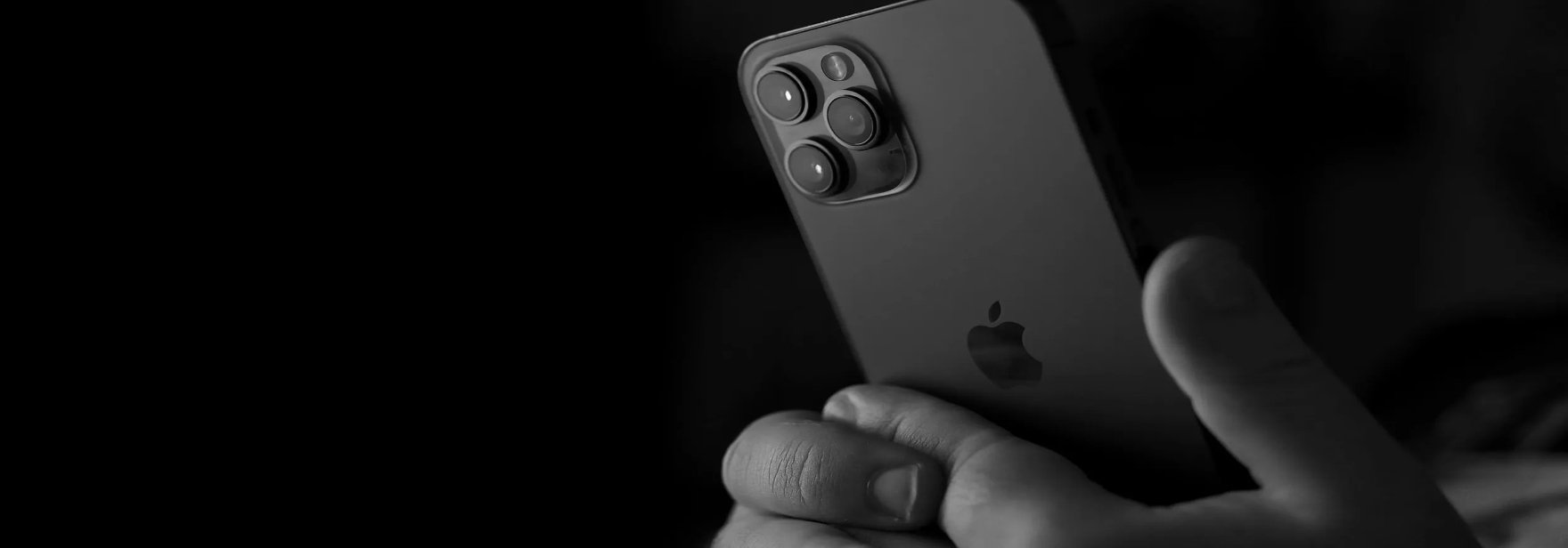 Обложка: Apple исправила уязвимость, которую, скорее всего, использовало шпионское ПО Pegasus