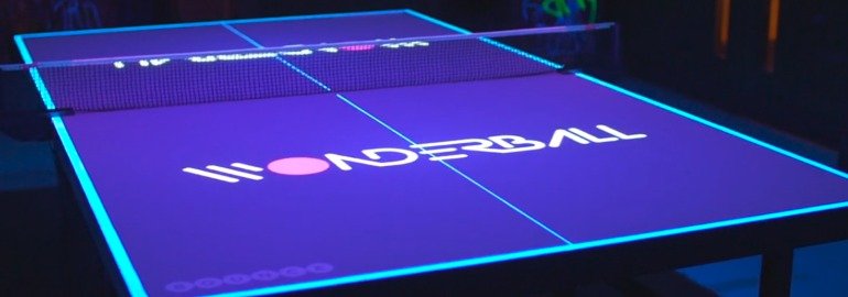 Обложка: В баре Лондона появился интерактивный стол для игры в пинг-понг