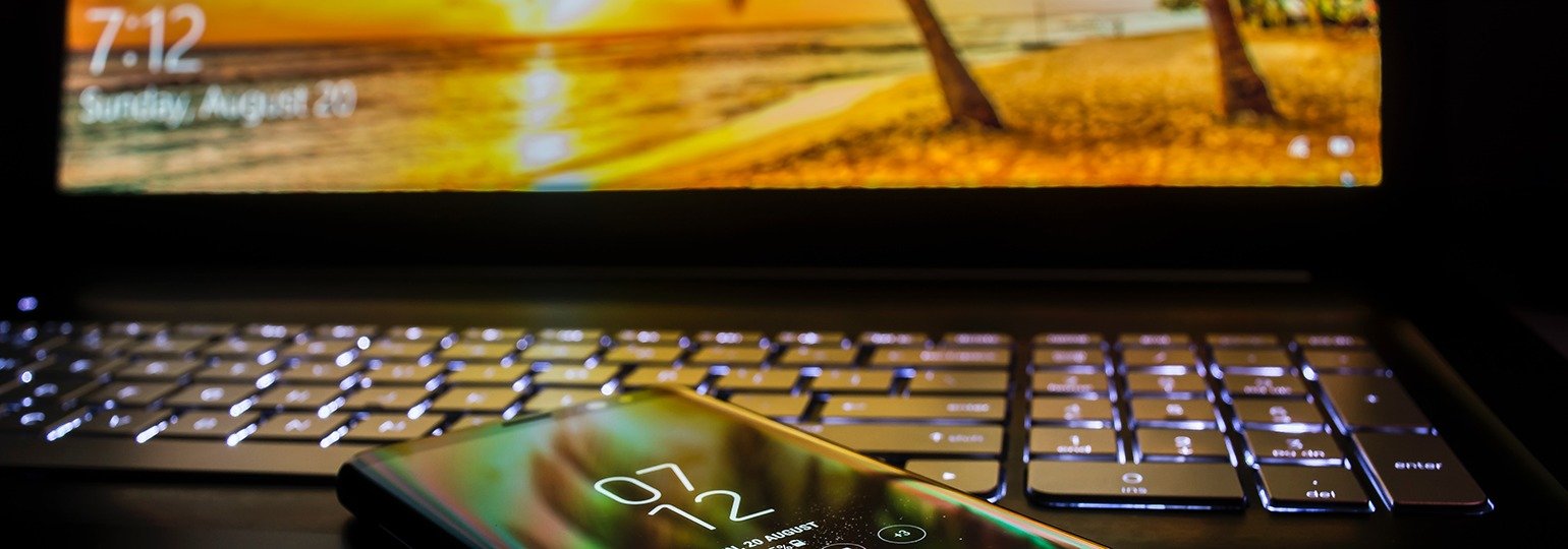 Обложка: Microsoft представила программу Your Phone для запуска Android-приложений на компьютере