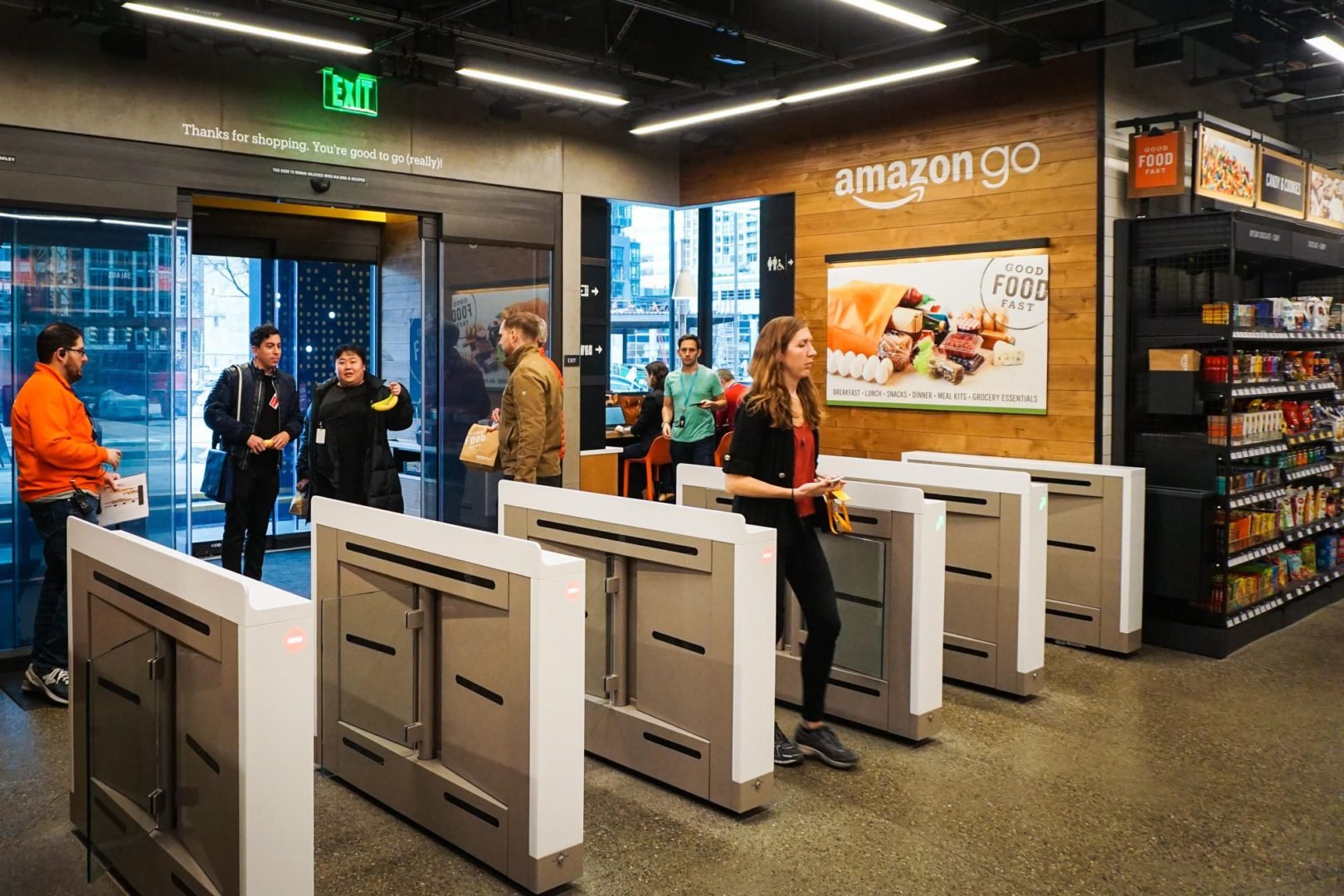 Обложка: В Америке открылся первый бескассовый супермаркет Amazon Go