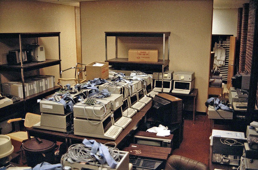 Программисты за работой: большая подборка ретро-фотографий из эпохи зарождения IT 10