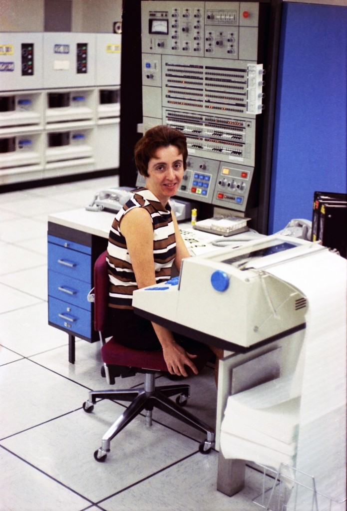 Женщины в Bell Labs 1960-х годов — в фотографиях на фоне огромных ЭВМ тех времён 7