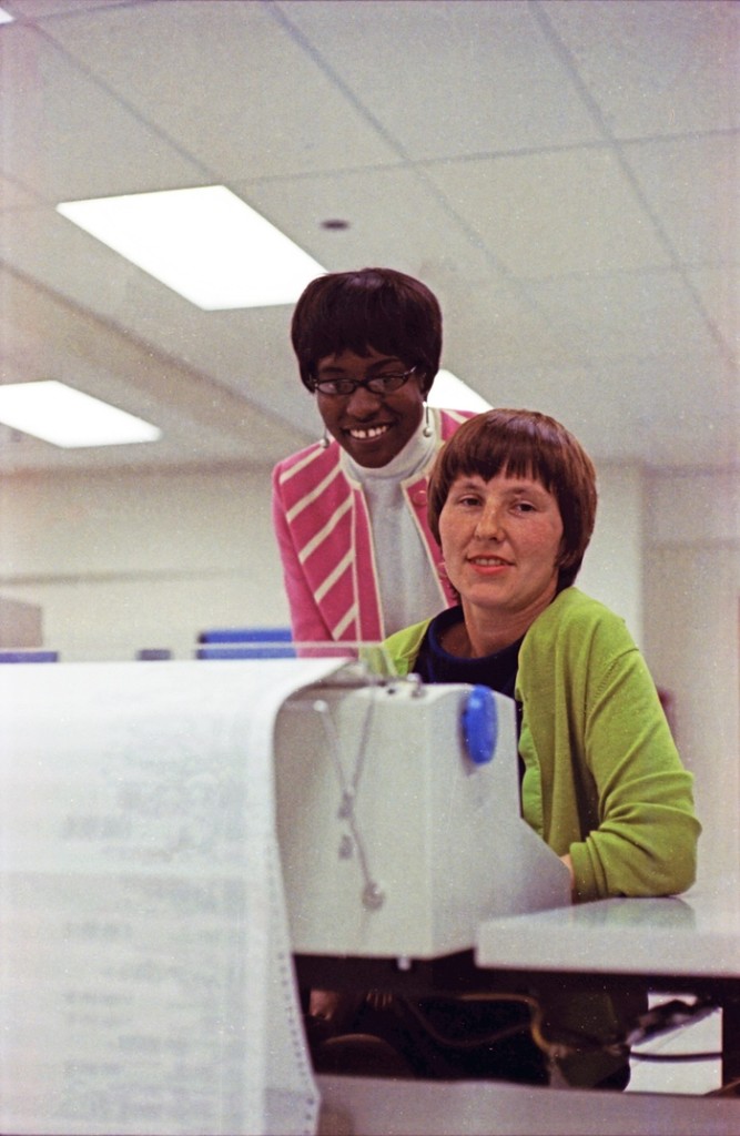 Женщины в Bell Labs 1960-х годов — в фотографиях на фоне огромных ЭВМ тех времён 3