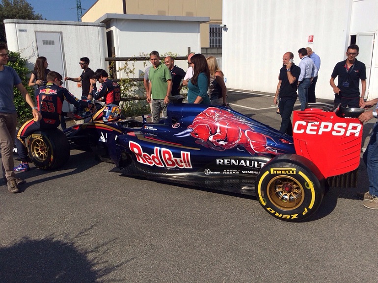 Почему в Формуле 1 информационные технологии играют решающее значение: студент МФТИ рассказал о своей стажировке в команде Scuderia Toro Rosso 4