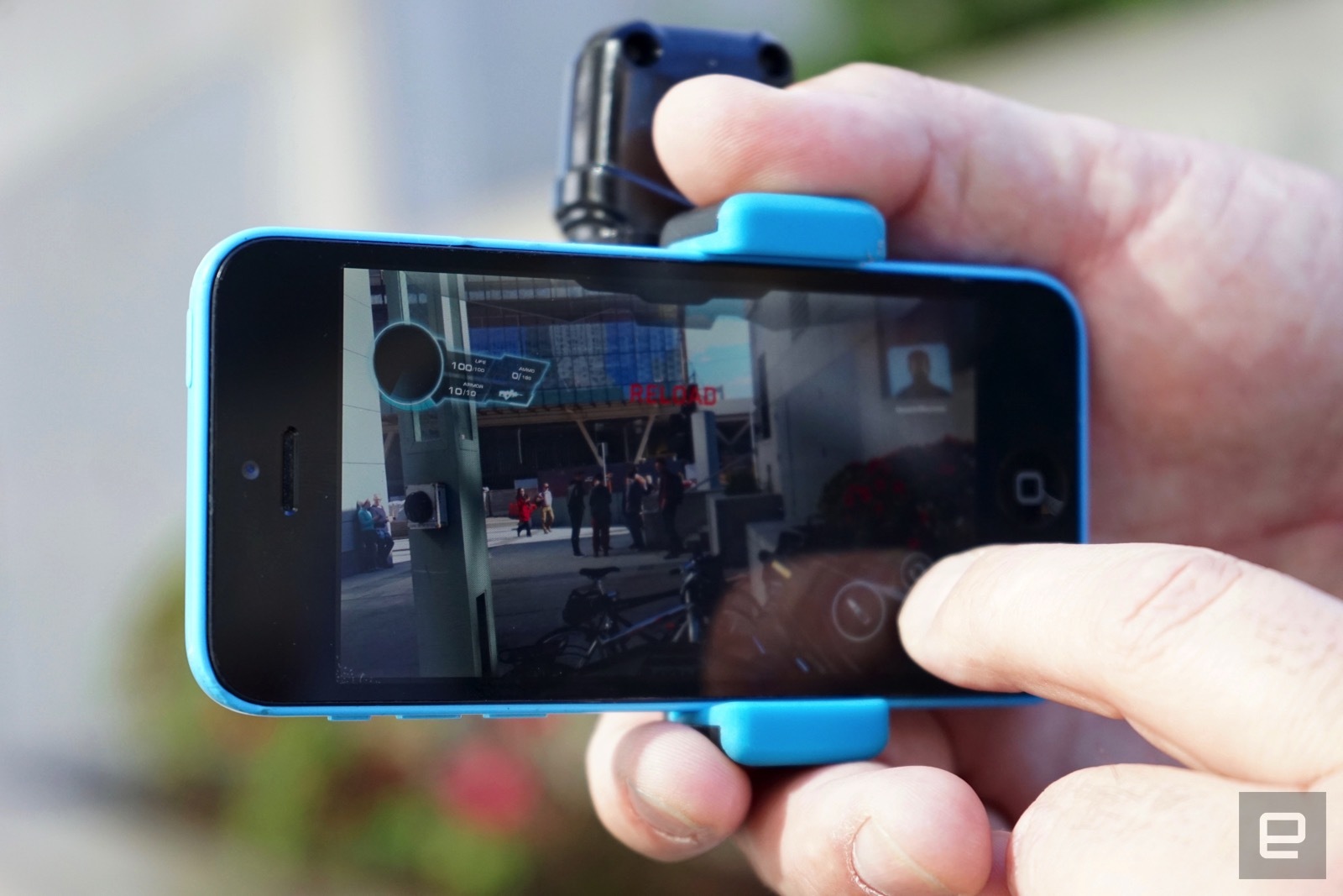 На GDC 2017 показали устройство, позволяющее играть в лазертаг при помощи смартфона 2