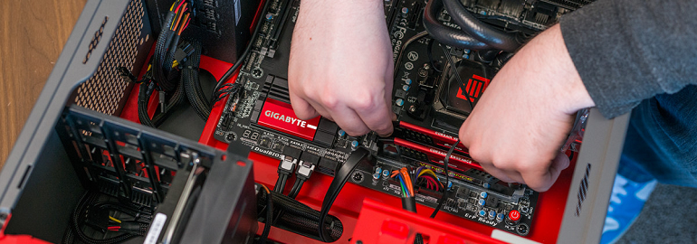 Обложка: Новая игра для программистов, сисадминов и прочих эникейщиков: PC Building Simulator