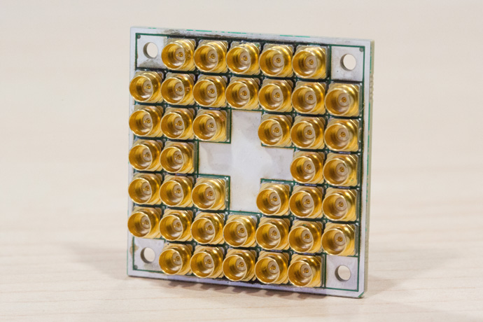 Intel разработала сверхпроводящий 17-кубитный квантовый процессор 1