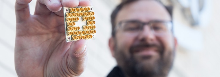 Обложка: Intel разработала сверхпроводящий 17-кубитный квантовый процессор