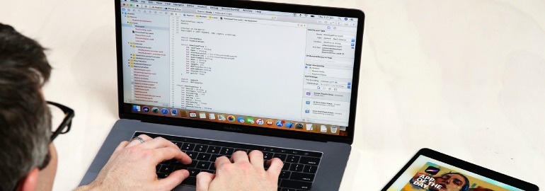 Обложка: Apple выводит свою бесплатную учебную программу по языку Swift на международный уровень