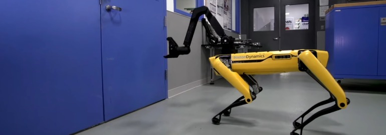 Обложка: Boston Dynamics обучила робота SpotMini открывать дверь