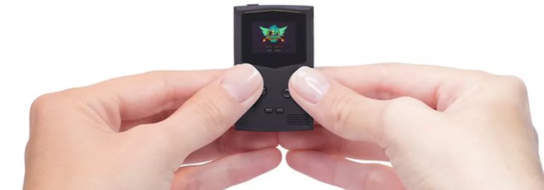Обложка: Представлена PocketSprite, новая портативная консоль размером с брелок
