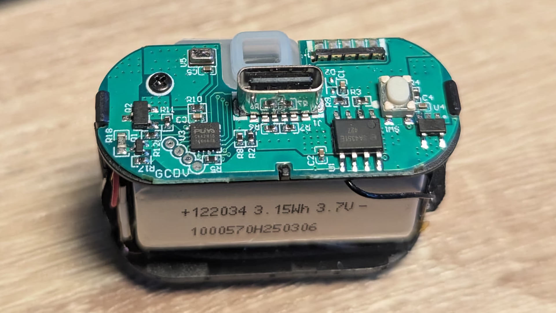 Энтузиаст поднял веб-сервер… на одноразовом вейпе