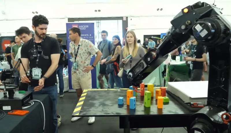 Контроллер с открытым исходным кодом возвращает к жизни списанных промышленных роботов