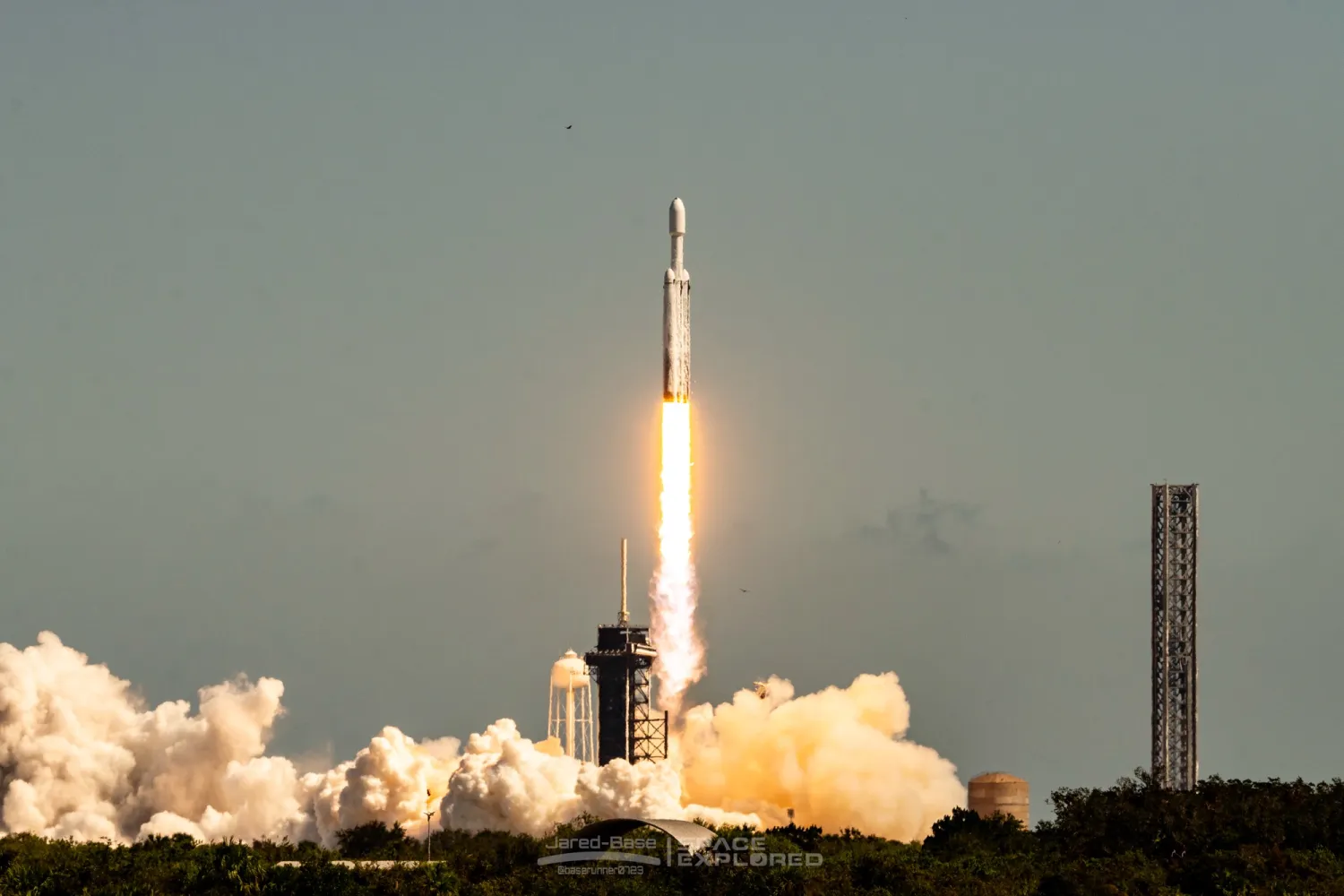 Сколько ракет SpaceX запустила в 2025 году? 1