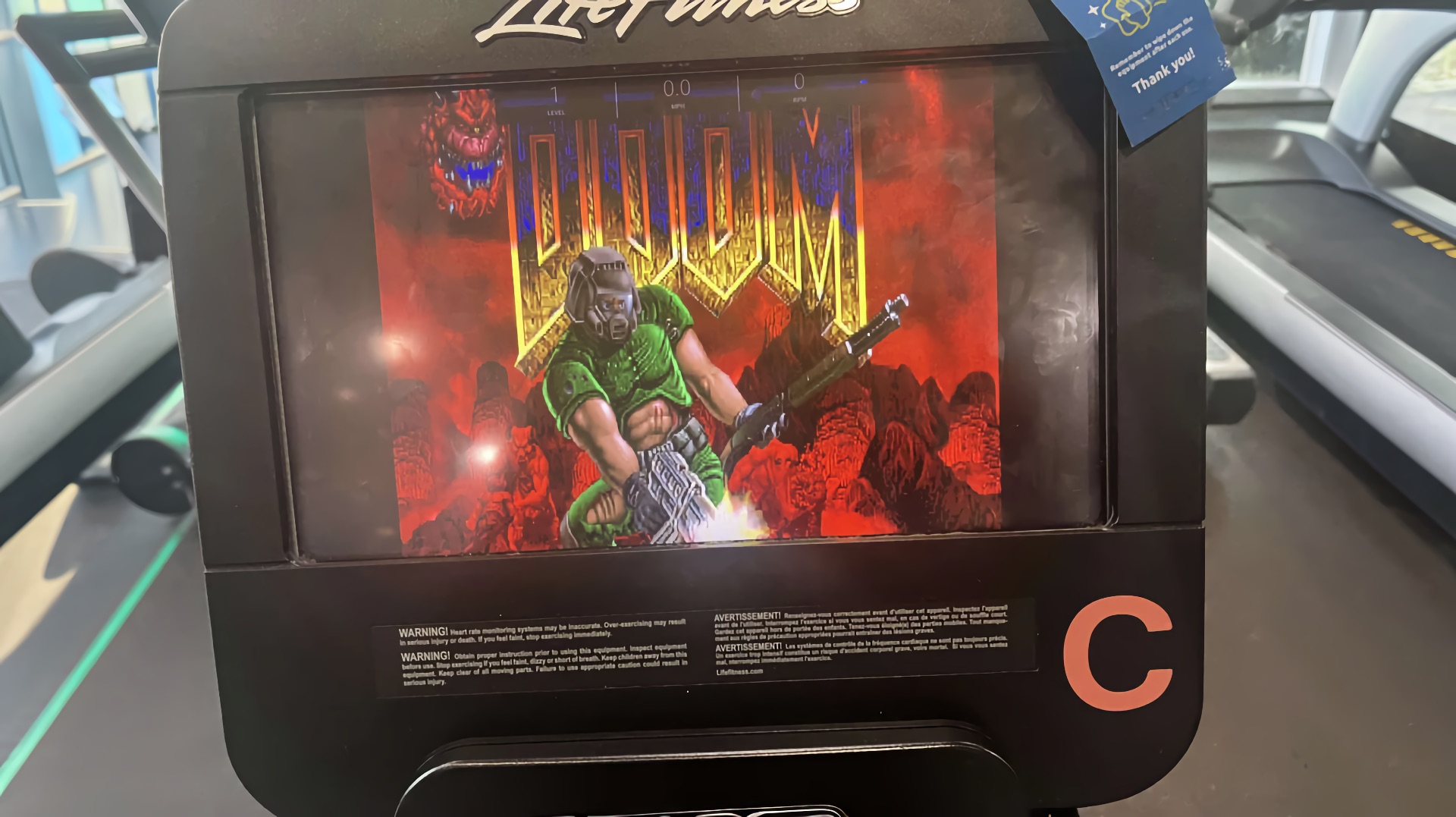 🔥 DOOM запустили на беговой дорожке. И это прекрасно 1