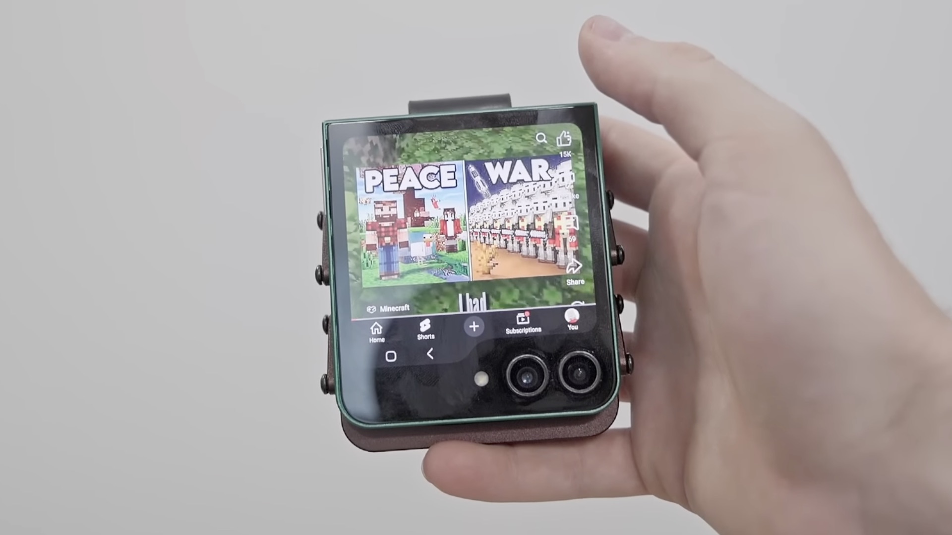 Сломанный Galaxy Z Flip5 + клавиатура BlackBerry Q10 = необычный современный слайдер 1